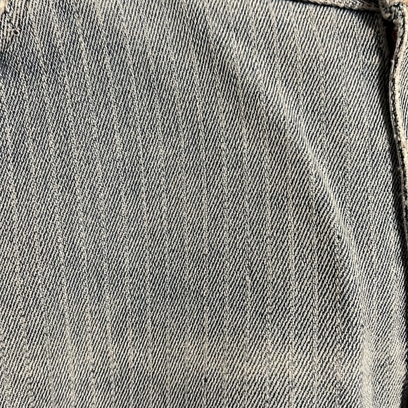 Woman’s Plus Striped Levi’s White Tag Stretchy Distressed Shorts Size 18 - Picture 3 of 12